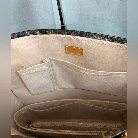 LUXURY LOUIS VUITTON SAC PLAT 
✅AUTHENTIC - Picture 10 of 13